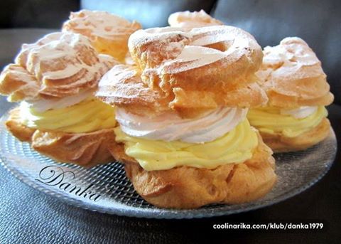 Rețetă delicioasă de gogoși pufoase cu cremă de vanilie